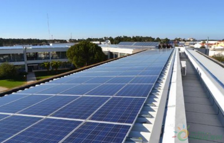 高速公路兩邊是否安裝太陽(yáng)能,高速公路能用太陽(yáng)能路燈嗎